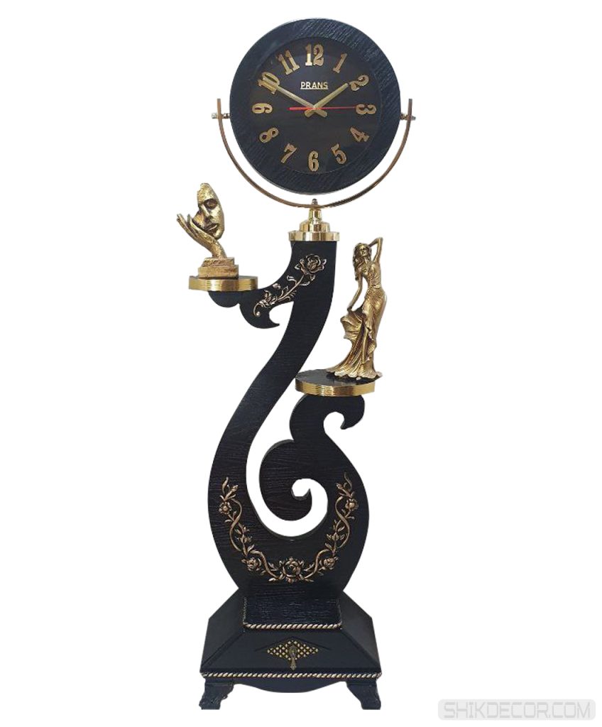 ساعت ایستاده کنار سالنی قهوه ای