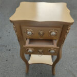 میز تلفن طلایی