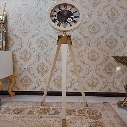 ساعت سه پایه ورساچ