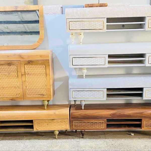 میز تلویزیون چوبی مدل مکعبی دارای رنگبندی ارزان